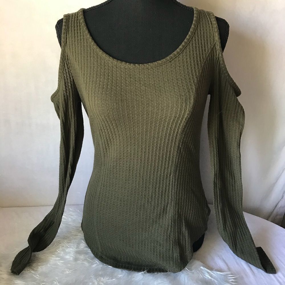 ⚜️No Comment Top⚜️6 For $25 - Picture 2 of 6
